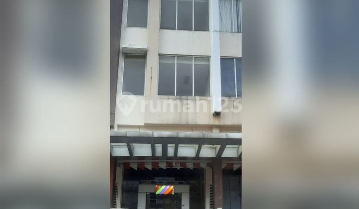 Grand Orchard 3.5-Storey Shophouse in Kelapa Gading Grand Orchard 3.5-Storey Shophouse in Kelapa Gading