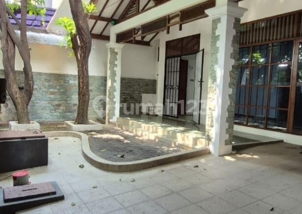 Rumah Siap Huni Lokasi Pinggir Jalan Cocok untuk Usaha