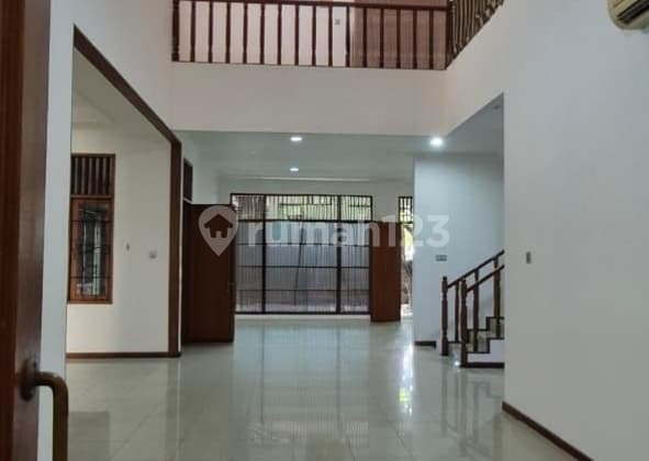 Rumah Pinggir Jalan Kelapa Gading Cocok untuk Usaha