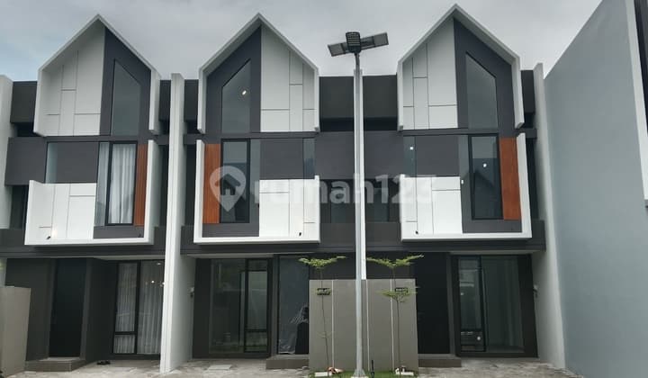 Rumah Surabaya Timur Dekat Pakuwon City