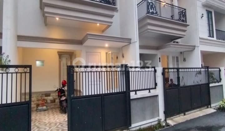 For Sale Classic 2-Story House Near Sawangan Toll Road Depok