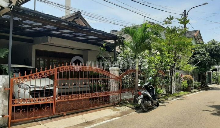 Rumah 2 Lantai Siap Huni Dalam Komplek Pratista