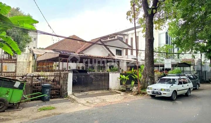 Rumah Dekat Jl Riau, Simpang Lima Pusat Kota Bandung