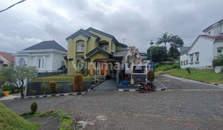 Nice House In Alamanda Tubagus Ismail Cluster, Cigadung