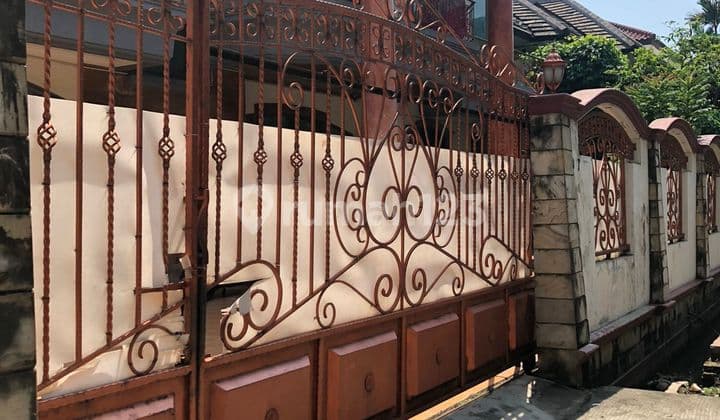 Harga terjangkau!!rumah 2 lantai depan akses keluar tol