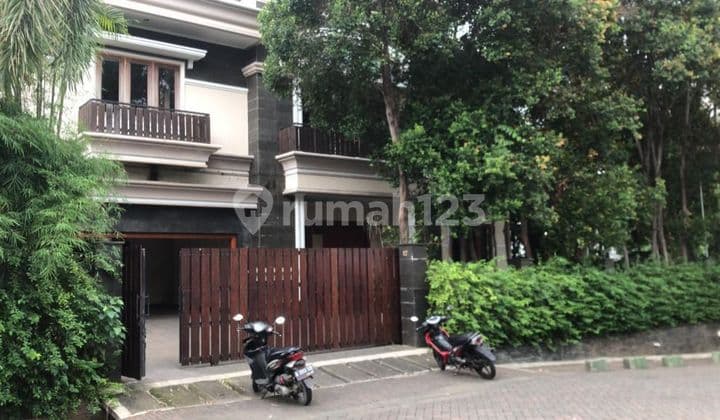 Luxury house with swimming pool in Bukit Gading villa.
