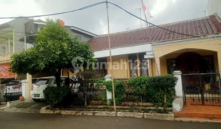 Rumah Lama Hitung Tanah Dekat Gbk dan Gedung Dpr
