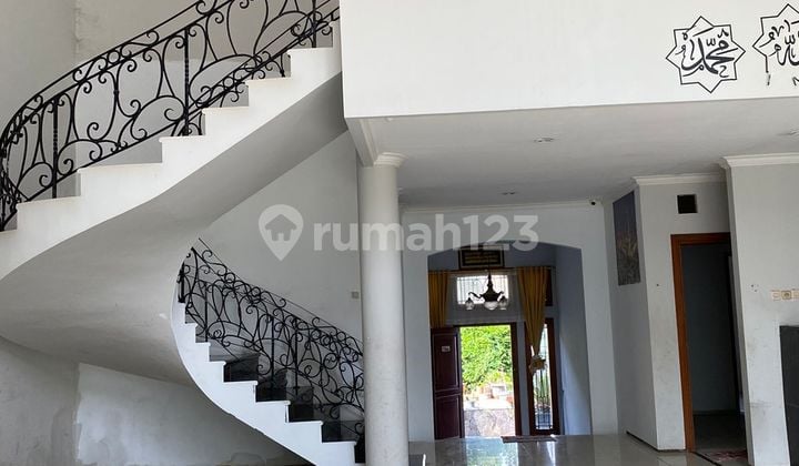For Rent Large Luxury 3-Story House in Setra Duta