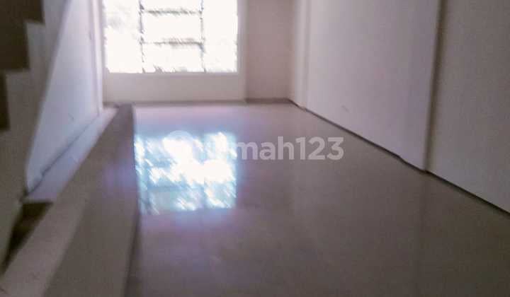 Disewakan Ruko 3 Lantai Siap Pakai Strategis Mainroad Karapitan