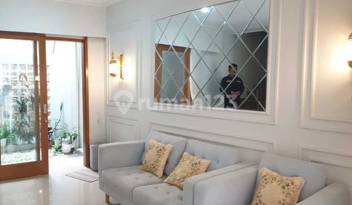 Dijual Rumah Lux Cantik Furnish 2 Lantai di Awiligar