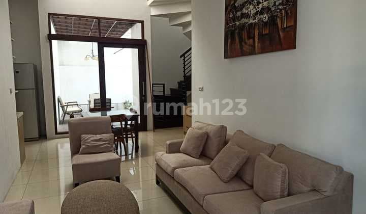 Disewakan Rumah 2 Lantai Furnish Dalam Cluster Setramurni Asri