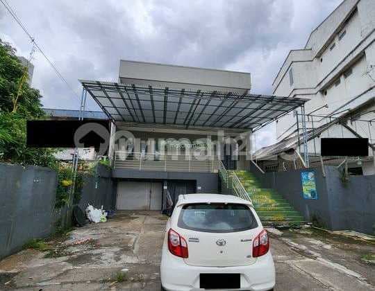 Disewakan Ruang Usaha 3 Lantai Luas Strategis di Soekarno Hatta