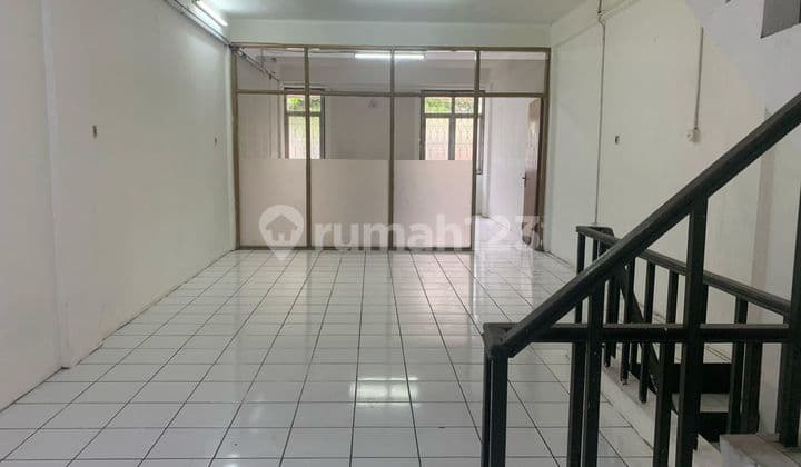 Disewakan Ruko 4 Lantai Strategis Area Ramai Sayap Supratman