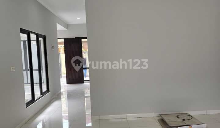 Dijual Rumah Baru Modern 2 Lantai Strategis di Jalan Kembar