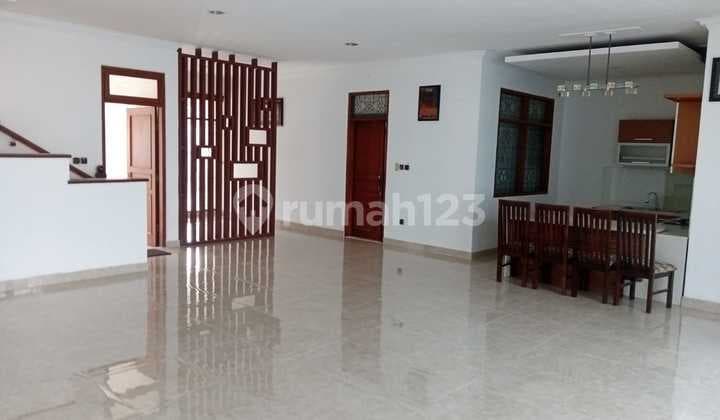 Dijual Rumah Lux Luas Nyaman 2 Lantai di Taman Sakura Indah