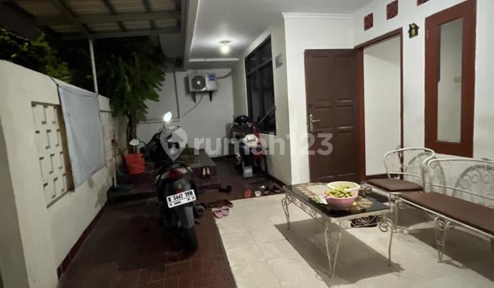 Rumah Bangunan Lama Dalam Komplek Aman di Rawamangun, Jakarta Timur