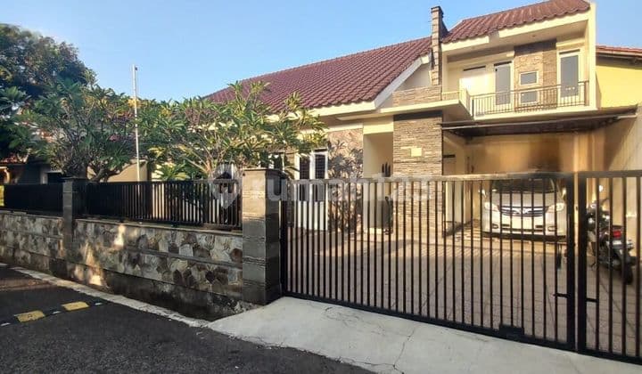 Selling a well-maintained secondary house in a secure and comfortable complex near the toll road.