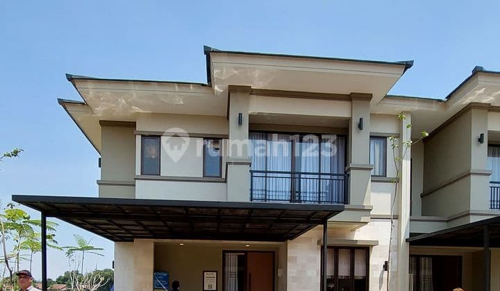 Modern minimalist 2-story house