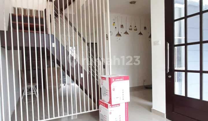 Rumah Industrial Rooftop di Sektor 9 Bintaro Tangerang Selatan