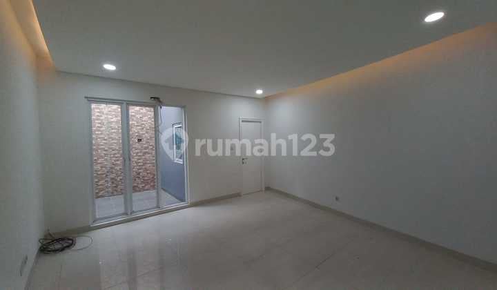 For Sale House in Taman Surya 2, West Jakarta