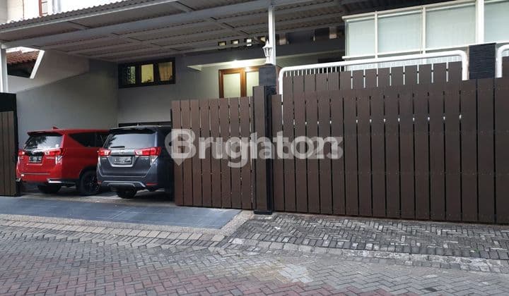 Ready-to-occupy house in a highly strategic and commercial location.