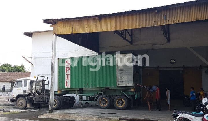 gudang dan tanah lokasi sangat strategis dan komersial