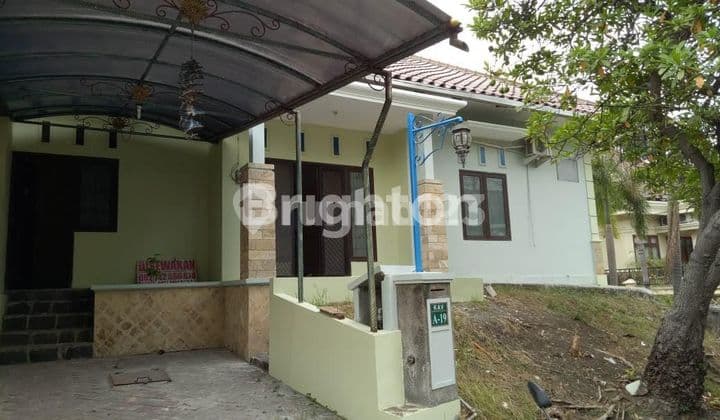 Rumah siap huni lokasi sangat strategis dan komersial ini