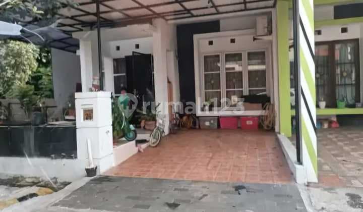 Rumah Hoek Cantik Siap Huni Selangkah Ke Pasar Segar Graha Raya