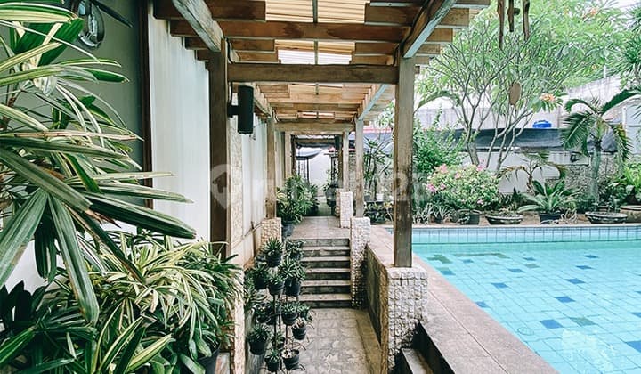 Price Reduced! Spacious Luxury House in a Strategic Location in South Jakarta