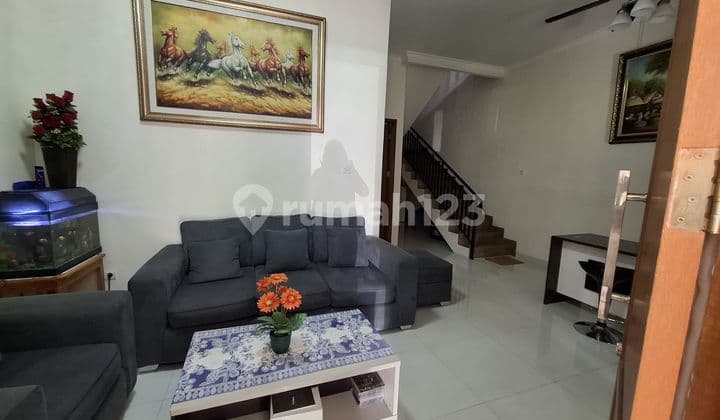 Rumah furnished 2 Lantai cantik siap huni di Boulevard Graha Raya