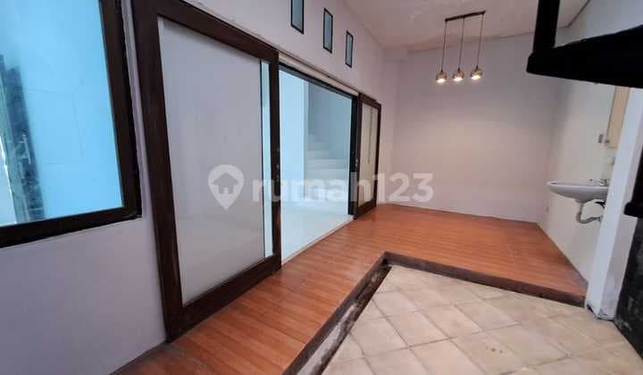 Turun Harga Rumah Cantik 2 Lantai Siap Huni di Regency Melati Mas