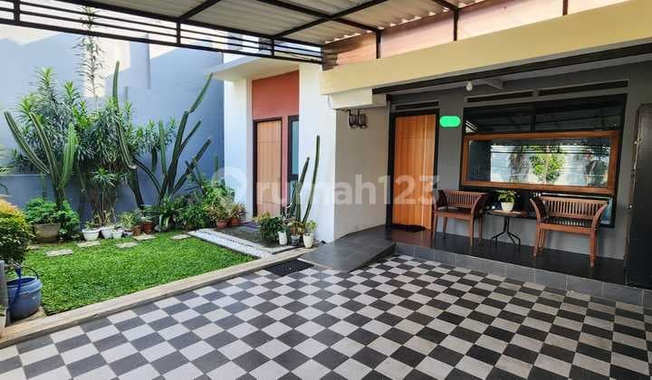 Jual Cepat! Rumah Cantik 2 Lantai Lokasi Strategis Dijalan Utama