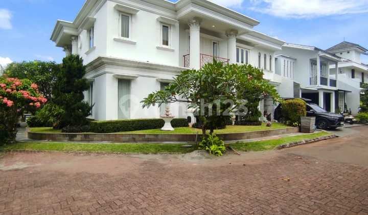 Rumah Hook Modern Classic Cantik di Sektor 8 Bintaro Jaya
