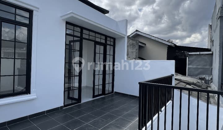 Rumah Brand New Desain Classic di Kencana Loka Bsd