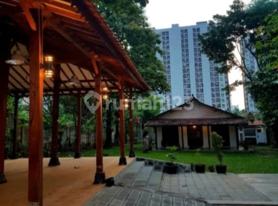 Jual Cepat! Rumah Pendopo dengan Lahan Sangat Luas di BSD