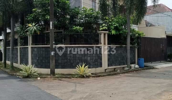 Beautiful 2-Story Ready-to-Occupy Hook House in Villa Melati Mas