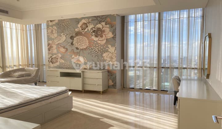 Apartment The Regent 3 BR Furnished Bagus