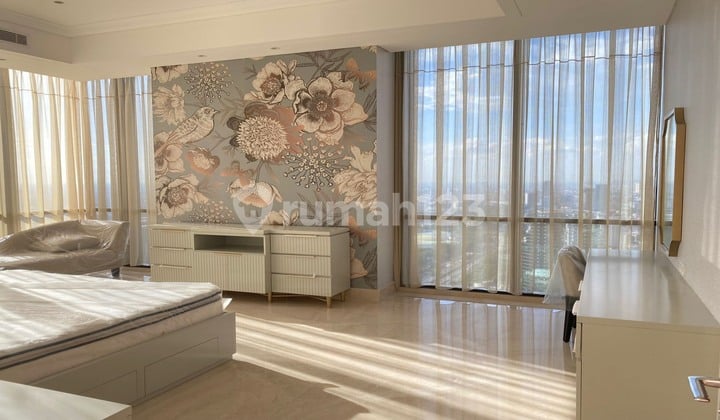 Apartment The Regent 3 BR Furnished Bagus