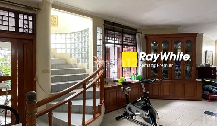 Rumah Asri 2 LT, Akses Pendidikan, di Jual, Pondok Labu, Jakarta
