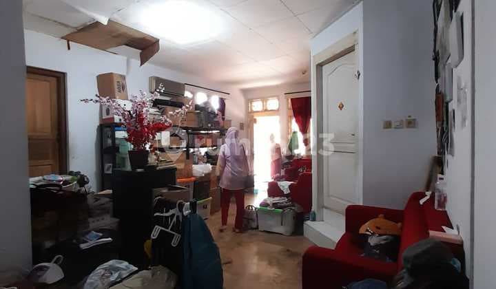 Rumah tua 2 lantai posisi hook luas tanah 180m² Perum Cengkareng Indah Jak Bar