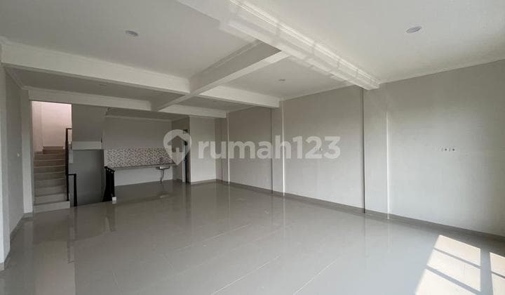 Ruko 3 lantai luas tanah 84m² posisi hook di jl. raya Poris Indah Tangerang