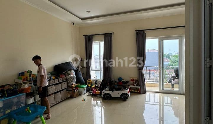 Rumah Siap Huni 3,5 Lantai Luas Tanah 96M² Perum Taman Nyiur 2 di Jl. Sunter Agung Jak Ut (As)