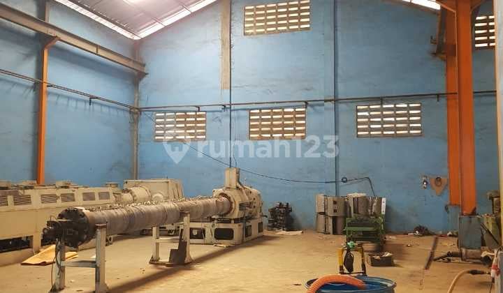 Gudang luas tanah 2000m² ada crane di kp. Melayu kec. Teluk Naga kab. Tangerang