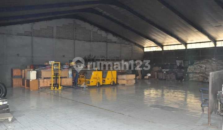 Ex-factory warehouse with a land area of 3,980m² on Jl. Dr. Sintanala Neglasari, Batu Ceper District, Tangerang.