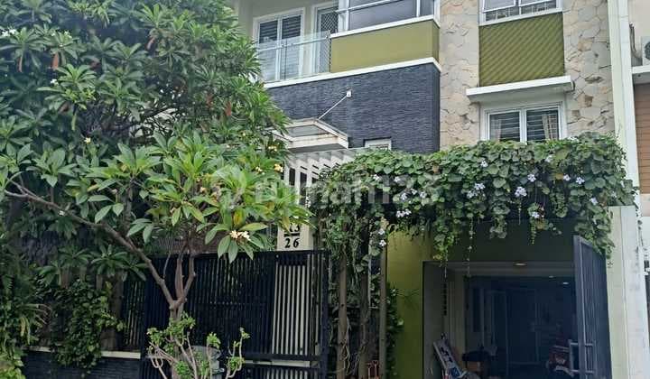 A 3.5-story house on a 180m² plot of land, ready to occupy, renovated, located in Permata Buana housing estate on Jl. Puri Indah Raya, Kembangan, West Jakarta.