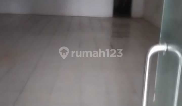 Single-story shophouse with 300m² land area on Jl. Raya Jurumudi, Benda sub-district, Tangerang.