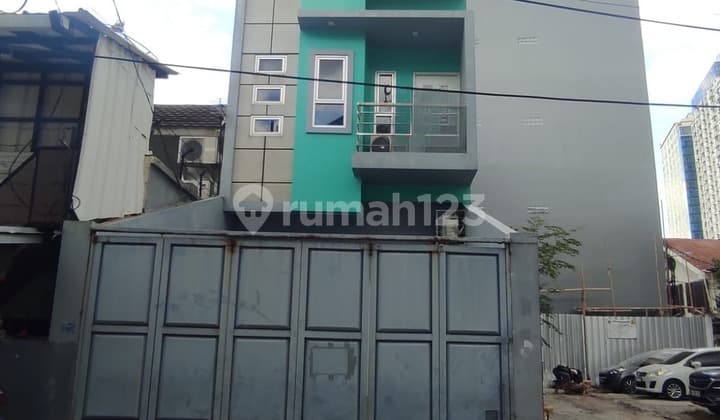 Kartini House 99M2 South-Facing, 3 Floors, Strategic Location, Code Ds