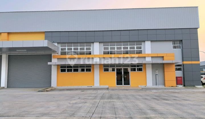 Warehouse in Commercial Area, Suitable for Pharmacy, Spare Parts, Electronics Near Toll Road in East Cikarang.
