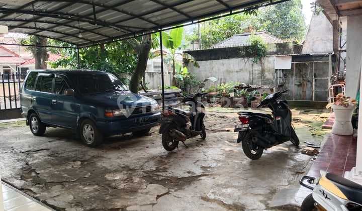 Rumah hitung tanah di jalan Adyaksa lebak Bulus JakSel
