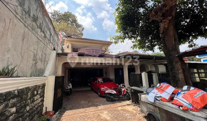 Di Jual Rumah hitung tanah lokasi strategis SHM Cilandak JakSel